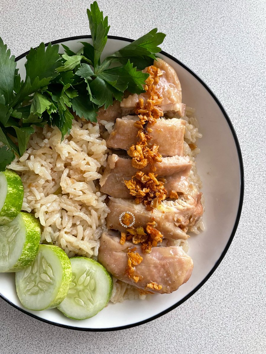 insecuristy's tweet photo. RESEP AYAM DAN NASI HAINAN RICE COOKER #ristyrecipy #makanmakin 🍲👩‍🍳

ini menu yg super enak, mudah, bikinnya tinggal cemplang cemplung aja ke rice cooker. cocok banget dengan cuaca yg lagi mendung-mendung ga jelas kaya hari ini.

step n resep di next tweet ya~ https://t.co/4cgvG5TPKM