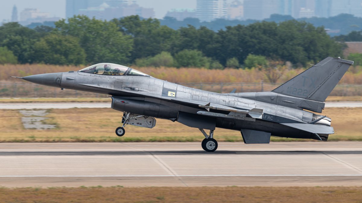 If you've ever wondered how Have Glass camo wears and what it looks after almost four years on the same F-16 compared to new, wonder no more!
December 2019 versus September 2023.
86-0222 F-16C Block 30C 457th Fighter Squadron #viper #haveglass