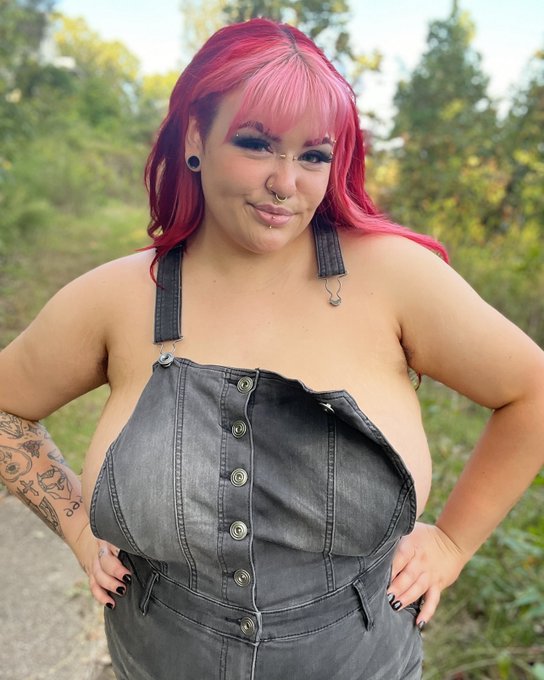 Oh no, one of my buckles came loose.. whatever will we do 🤭 https://t.co/bqJl3W65vR