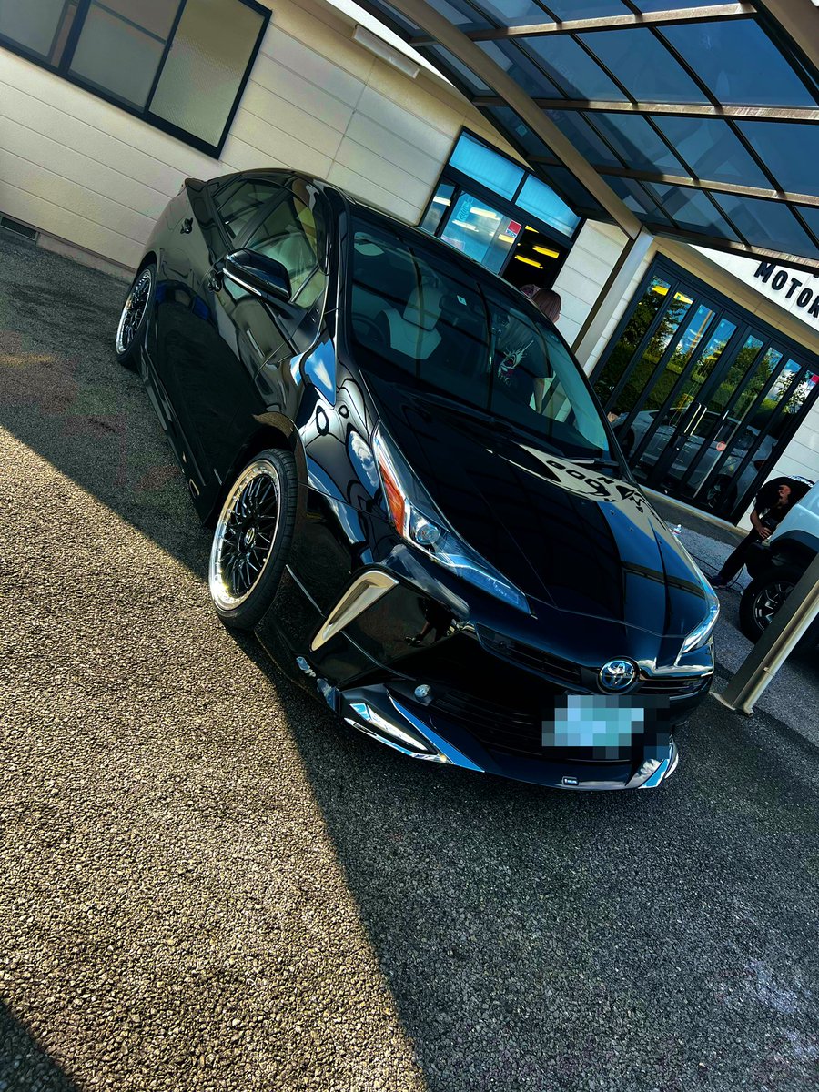 gs400_14's tweet photo. #そういえばヨォ　#車買ったんだよね
#50プリウス後期 #白内装 #めっちゃ気遣う https://t.co/TWnGjrbdsp