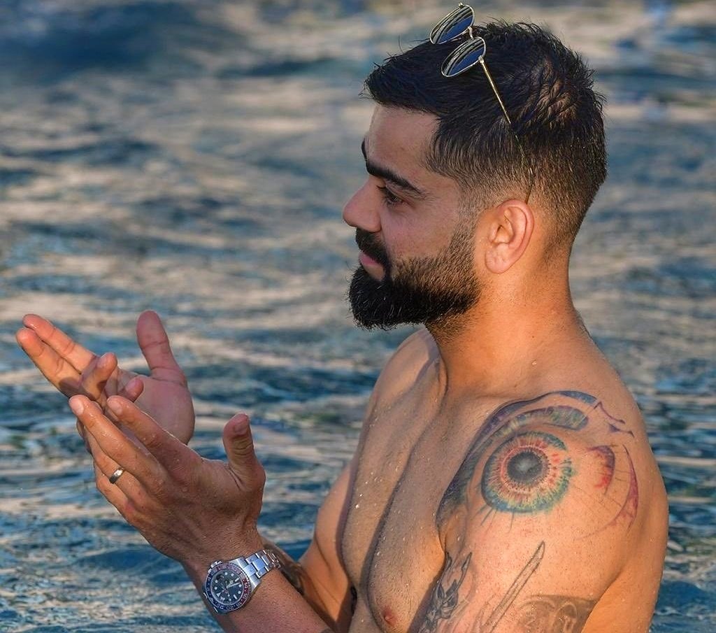 THREAD] Shirtless pictures of Virat Kohli. 🥵, image size:1024x905
