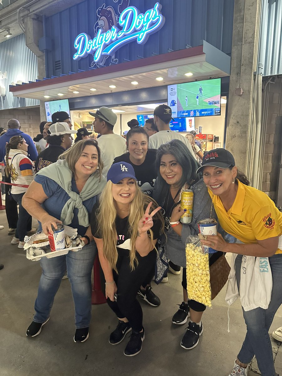 DeannaOrlando's tweet photo. Had a great time @Dodgers  stadium with @CZRFAZ99 and the So Cal Chilis team and their families raising awareness for #StJude. #Chililove meeting so many Chiliheads. Thanks @travishorne23  for finding getting me tickets. https://t.co/JPmTovUntP