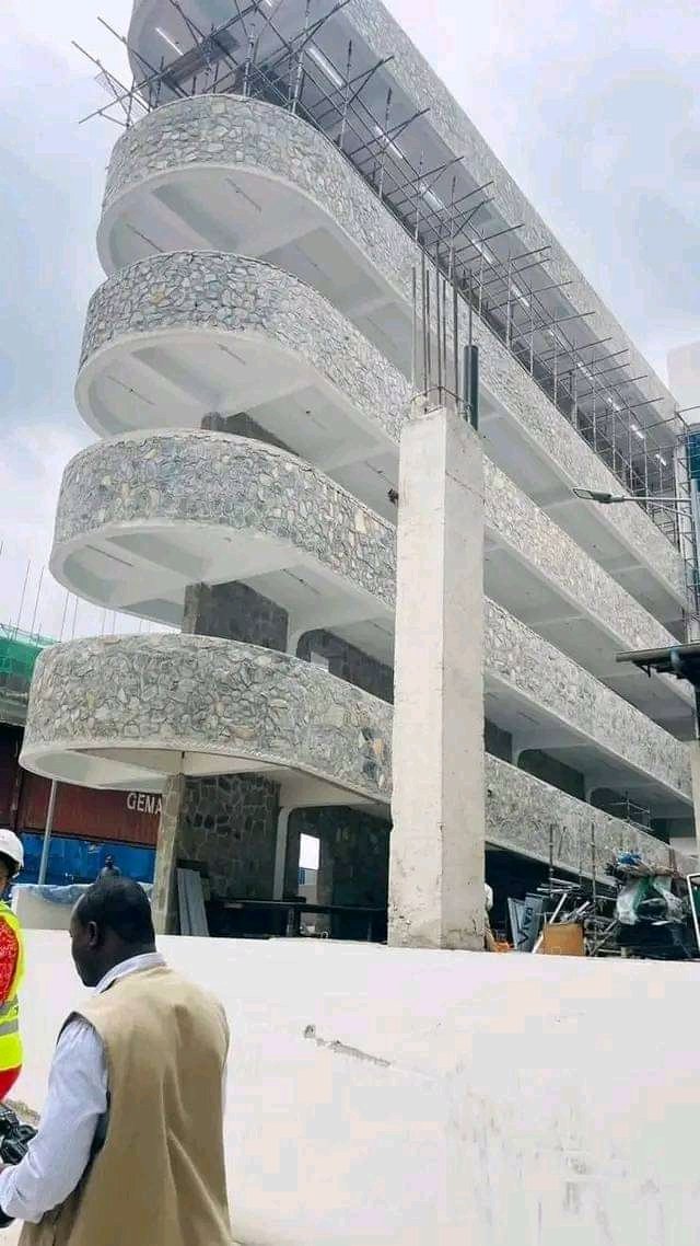 PatrickTshani's tweet photo. 🔴 L'hôpital #mama #yemo les travaux de construction et réhabilitation sont à 98%🇨🇩🇨🇩✔️ #Béton ✔️ https://t.co/wh1PJ51JlP
