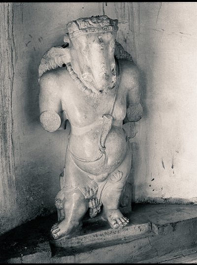 IndiaHistorypic's tweet photo. 5th Century A.D  (1500 Years Old ) Lord Ganesha Idol Found In Gardez , Paktia Province of  Afghanistan

#GaneshChaturthi https://t.co/mIAj0MTjT2