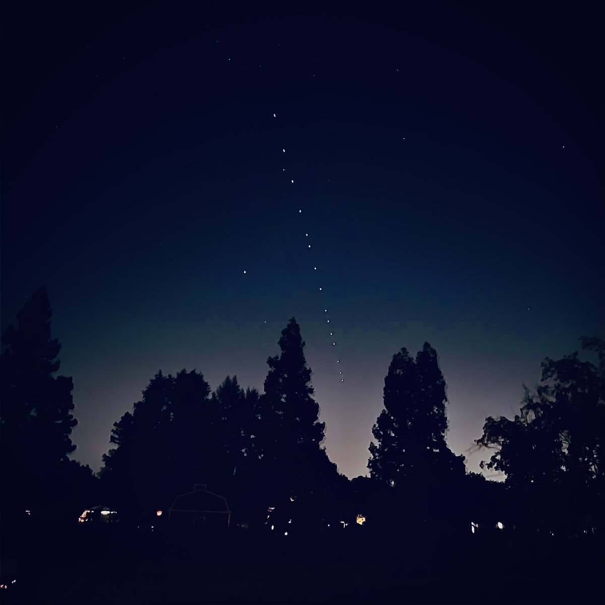 neekoadams's tweet photo. I was lucky enough to walk outside tonight at just the right time and witness some @Starlink satellites deploying. First time experiencing that in person. Pretty amazing sight. https://t.co/rL0oZXJR4C