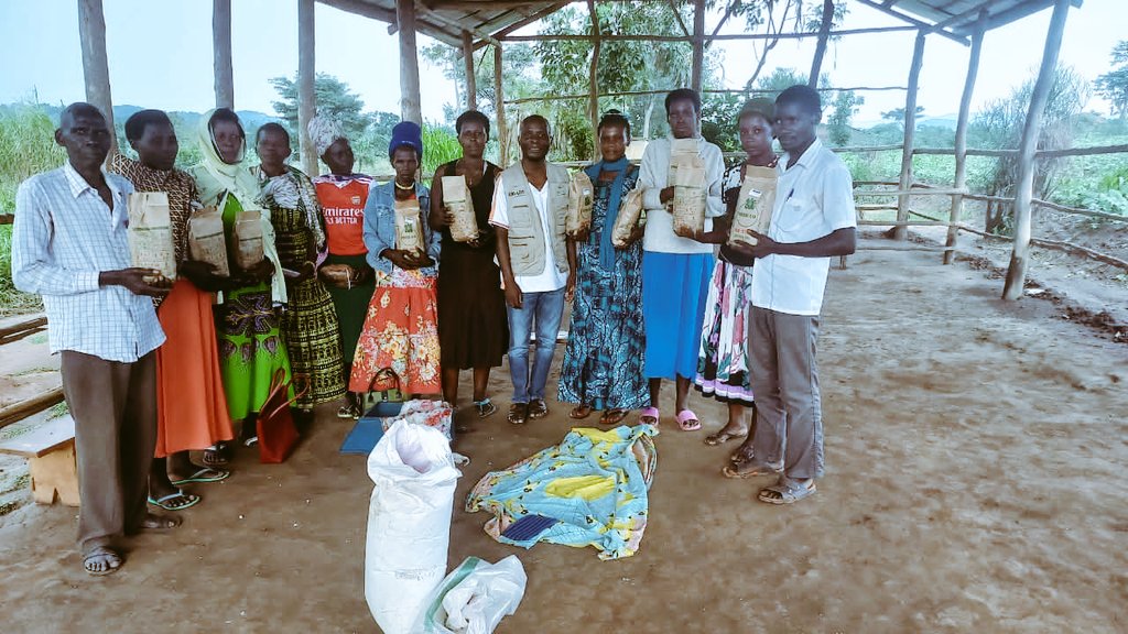 Happy to have <a href="/UNHCRuganda/">UNHCR Uganda</a> (community service and livelihoods staff) in our distribution campaign of sorghum to small holder farmers. Thanks @UgandaBreweries for the support. #wearecohere #relonuganda #reframenetwork #boratogether
