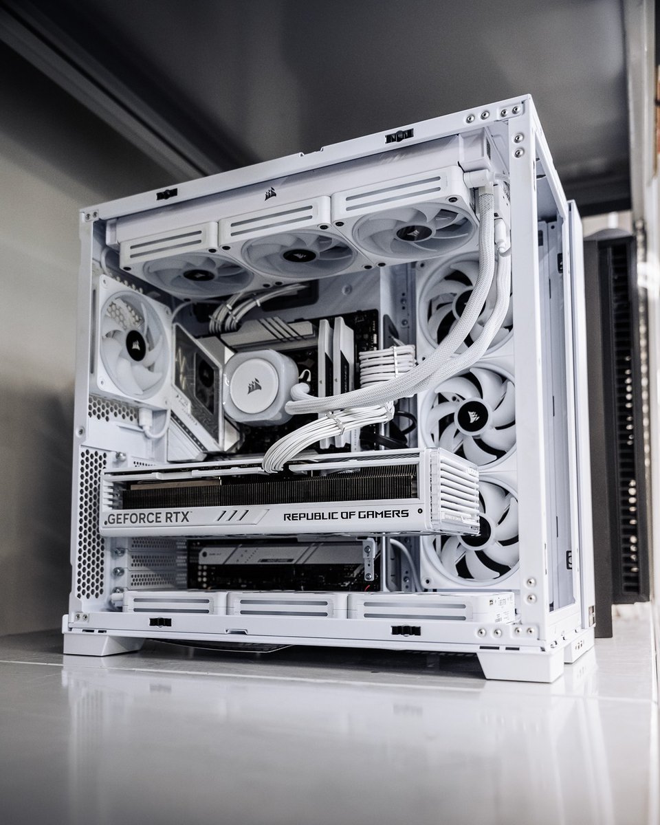 emarqueco's tweet photo. All white? All White.

#custompc #custombuild #gamingpc #pcgaming #workstation https://t.co/tt1FLZrHFY