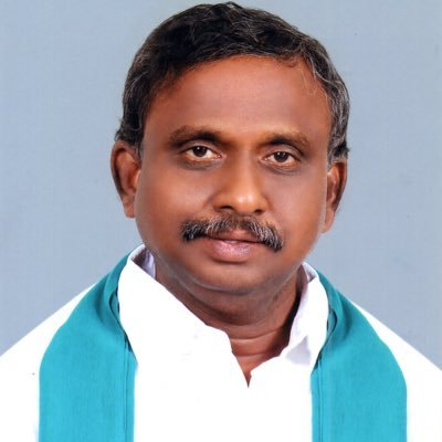 thatsTamil's tweet photo. காவிரியில் நீர் திறக்காத கர்நாடக அரசை கண்டித்து டெல்டாவில் ரயில் மறியல் போராட்டம்
பிஆர் பாண்டியன் தலைமையில் திருவாரூரில் விவசாயிகள் ரயில் மறியல் போராட்டம்
திருவாரூரில் இருந்து மயிலாடுதுறை செல்லும் ரயிலை மறித்து போராட்டம்
#Cauvery #PrPandian #TrainProtest #Thiruvarur #ரயில்மறியல்போராட்டம்