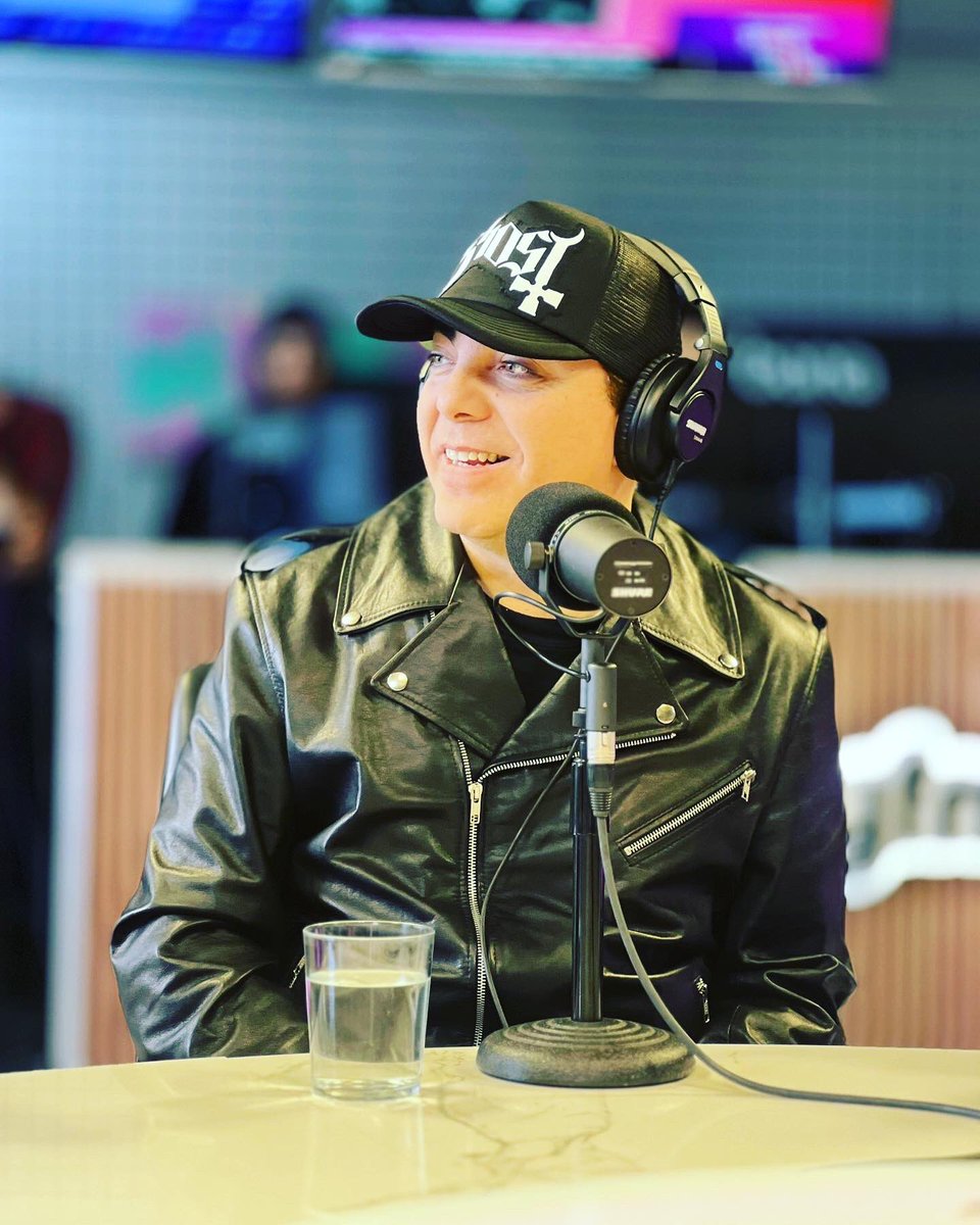 LaEsfingeBA's tweet photo. Día de promo para @LaEsfingeRock junto a @CristianCastro. 
Entrevista en @todopasa1043 por @UrbanaPlayFM podés verla completa en https://t.co/YdE40OZJA8 https://t.co/bB4GCwmdIx