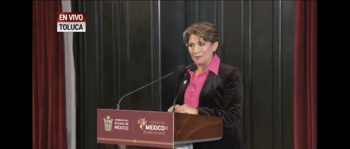 CarlaEUrenaA's tweet image. “Desempeñar leal y patrióticamente las labores de su es, desius, de su ESTUDIO” 

#Toing