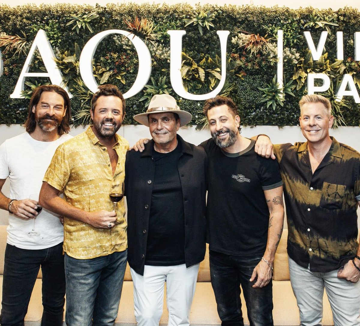 Old Dominion starting off their “No Bad Vibes” tour at Fiserv Forum with DAOU! 🎶🍷 Photo of pre-show at the DAOU Lounge with a glass of Soul of a Lion and our very own Georges Daou... Cheers to a great concert!