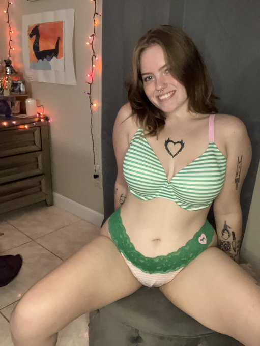 Wanna thank Grant again for the matching set💚🩷 https://t.co/lVrLwf4rhn<a href="/tag/throne"class="tags"><span>#throne</span></a><a href="/tag/wishlist"class="tags"><span>#wishlist</span></a>