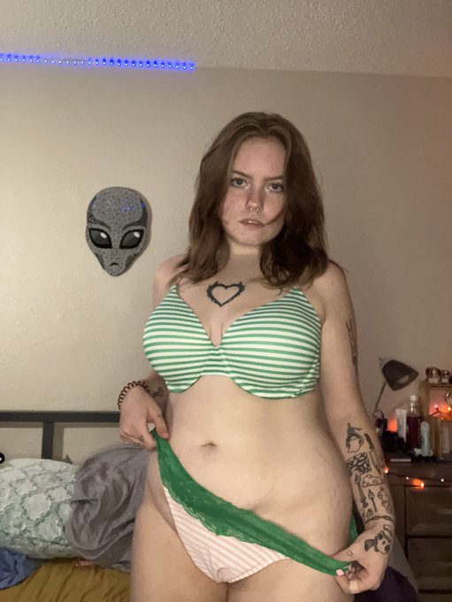 Wanna thank Grant again for the matching set💚🩷 https://t.co/lVrLwf4rhn<a href="/tag/throne"class="tags"><span>#throne</span></a><a href="/tag/wishlist"class="tags"><span>#wishlist</span></a>