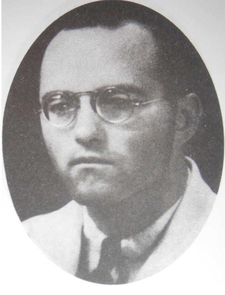 LMichelCespedes's tweet photo. " Al llegar la hora de firmar la Constitución de 1940, el Dr. Eduardo Chibás fue el único Delegado que no lo hizo, citando que no podía firmar la Constitución mientras que el ejército mataba a civiles en las calles"
Así se aprobó y firmó la socialdemócrata Constitución de 1940 🇨🇺 https://t.co/6xoiPzOhry