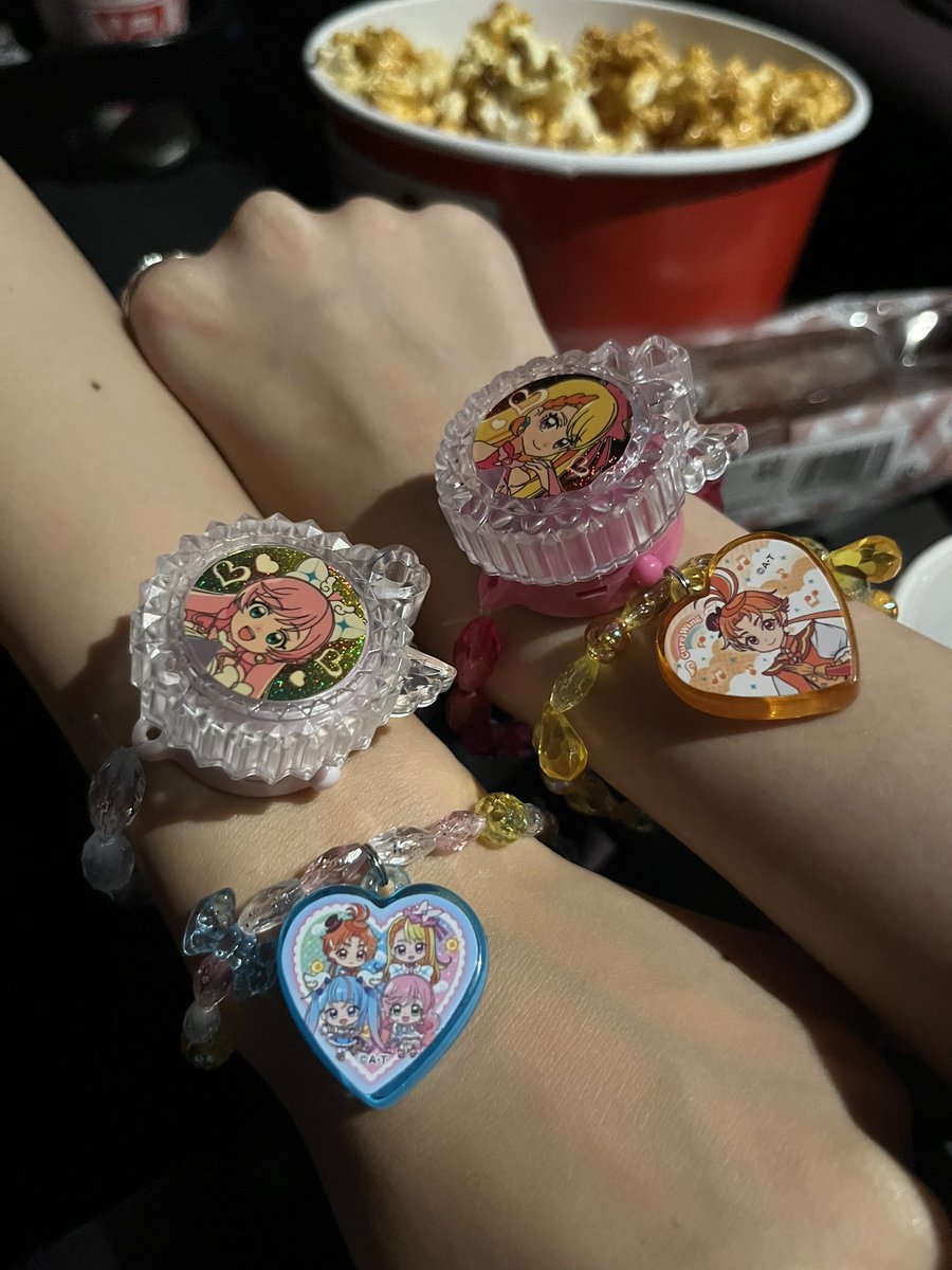 N___neffff's tweet photo. プリキュア来たぜ！！
姉と二人で来たけど二人とも特典はハピプリでした、ハトプリはどこですかね？ https://t.co/Bbf0J22ezL