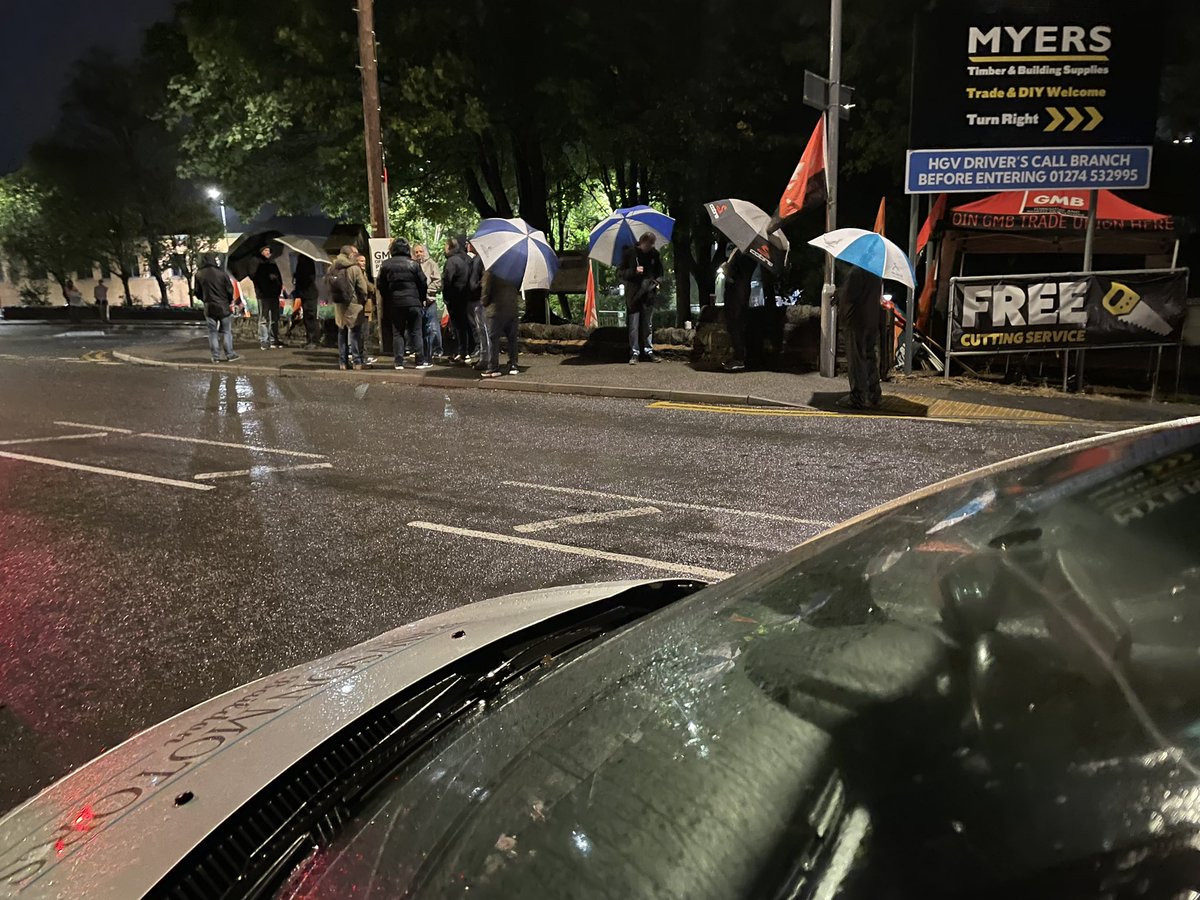 benkirkham7501's tweet photo. Set up for 5am 24hr Strike at DENSO Marston. Support DENSO WORKERS #levelupnotdown @GMB_union @HJN1889 @GMBCampaigns @PDaviesGMB @TUCYorksHumber https://t.co/YCCSE1e0vg