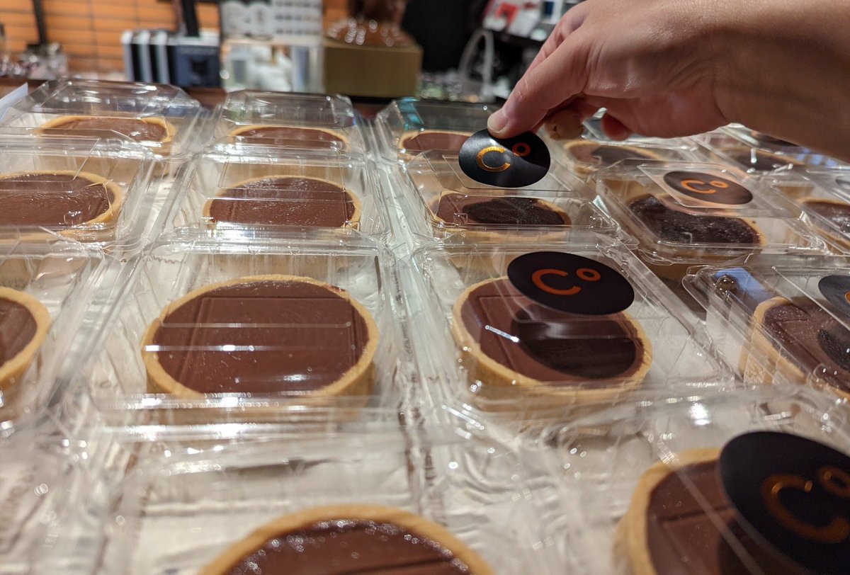 ✨🟤 Chocolate Tarte 🟤✨
〜チョコレートタルト〜

綺麗に整列して
あなたのことをお待ちしてます✨
