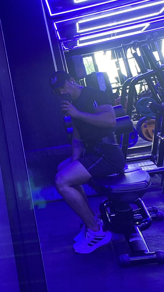 Freddy98a's tweet photo. Leg day 🖤🙌🏼 https://t.co/Kzj4DLdyA8