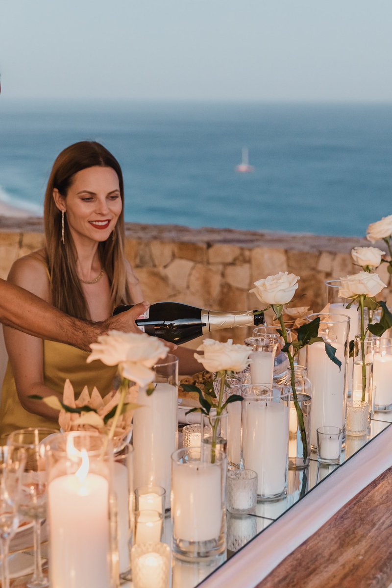 LunaCaboPM's tweet image. Escape to romance in our private villas where love blossoms. The ultimate backdrop to ask that life-changing question. Your unforgettable moment awaits. 

Decor by @Cabolinens 

#lunacabo #RomanticGetaway #PopTheQuestion #LoveInParadise #shesaidyes #cabosanlucas