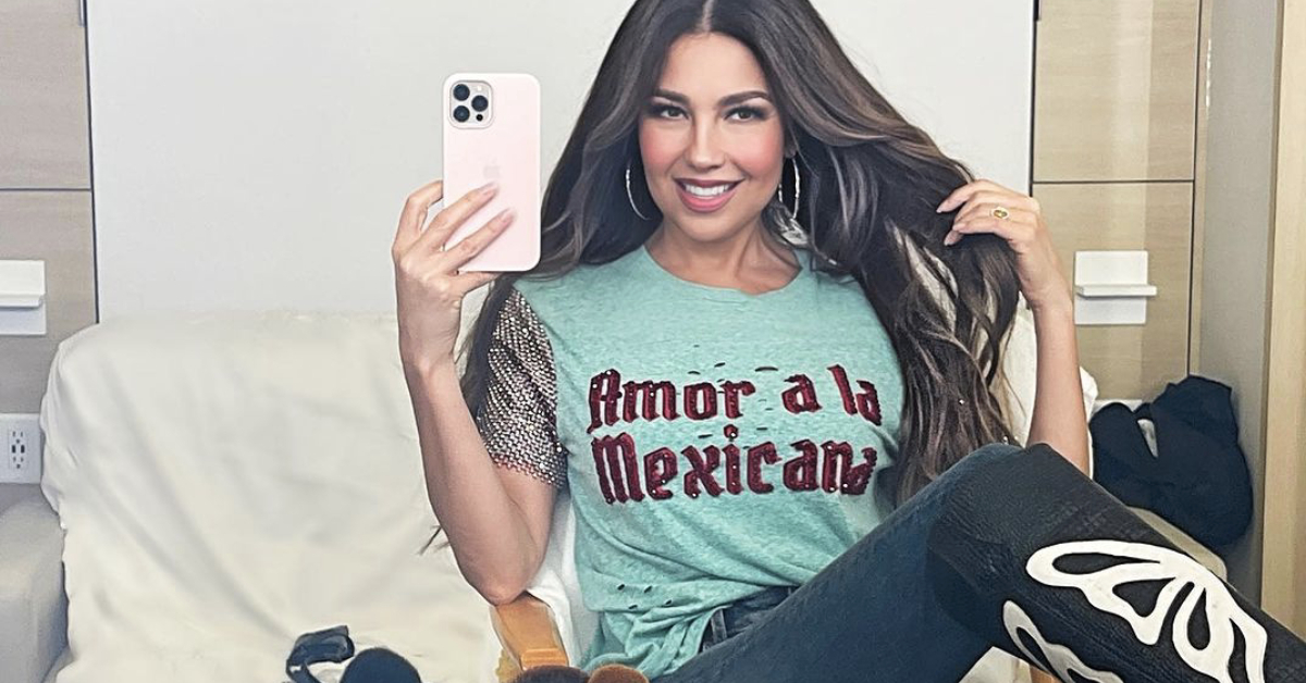 voguelatam's tweet photo. . @thalia Thalia y las botas vaqueras que lució para celebrar el Día de la Independencia: https://t.co/vDE97hbeAq https://t.co/xLhajj2FrP