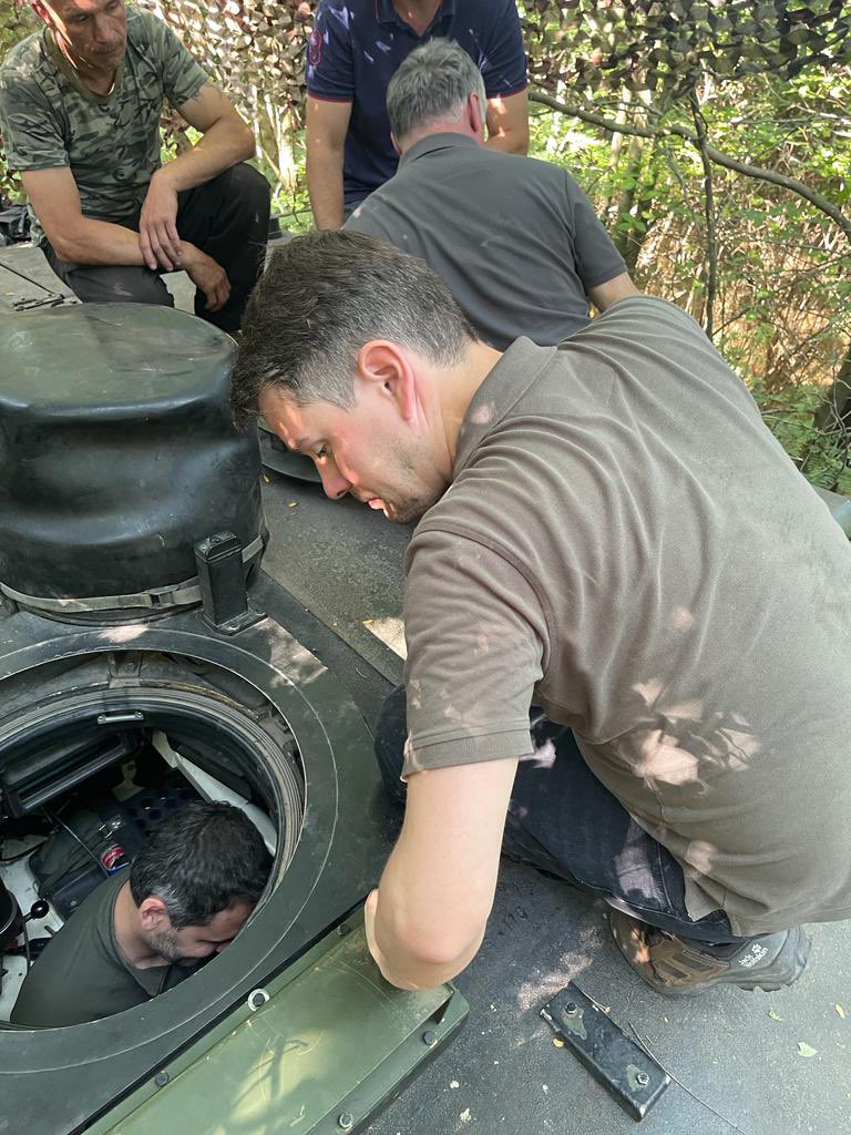 MarcusFaber's tweet image. Liebe Freunde,

18 #Leopard2 hat die größte Volkswirtschaft Europas gegen #Putin|s #Angriffskrieg bereit gestellt. 18 #Leo2 auf 1300 km Front. 18 entsprechen 5 % des eigenen Bestands. Ist das Solidarität in der #Zeitenwende? Wir können den Überfallenen zweifellos mehr helfen.