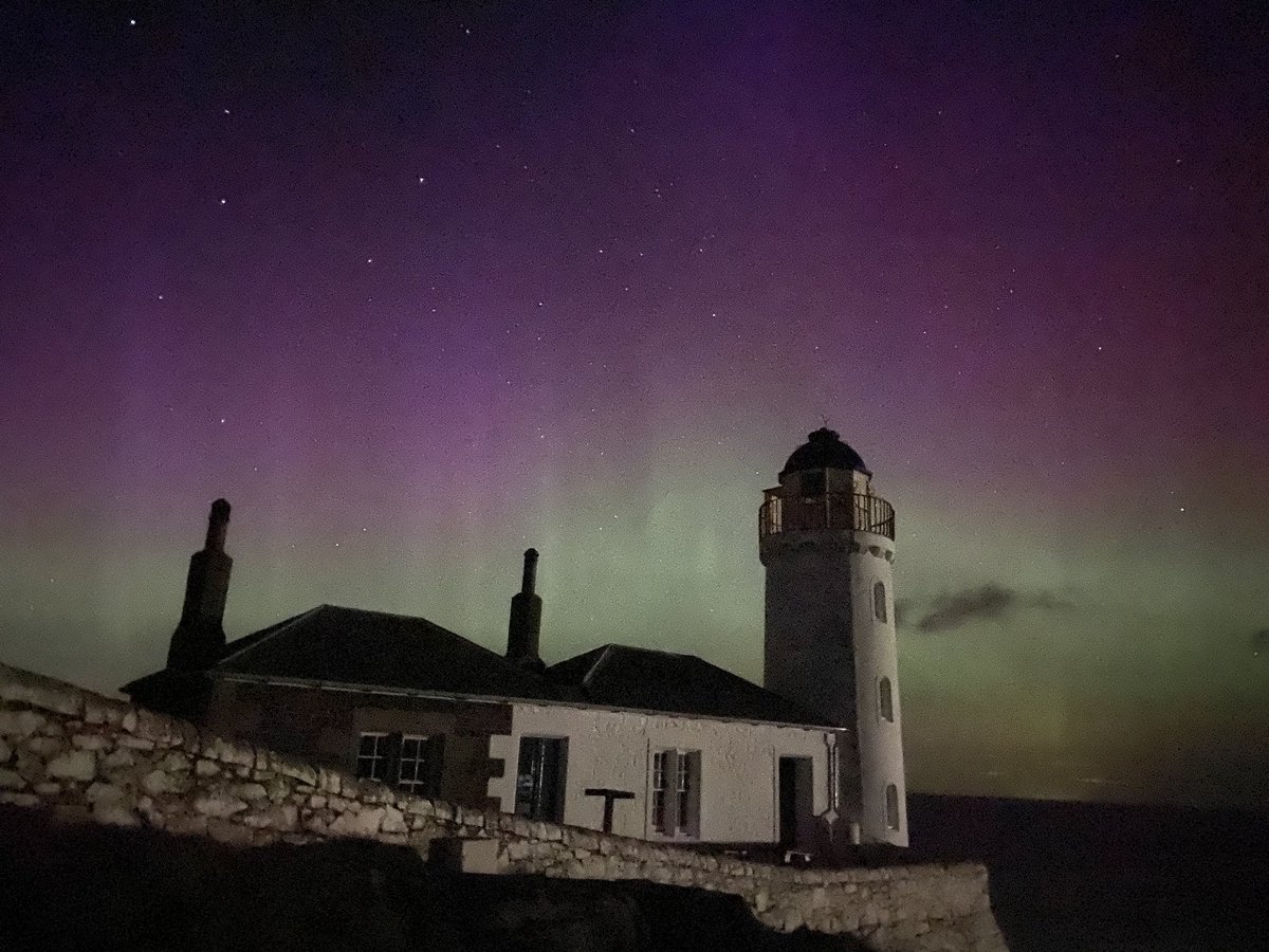 A fabulous night of the northern lights on the Isle of May last night with more stunning images on the blog: isleofmaynnr.wordpress.com