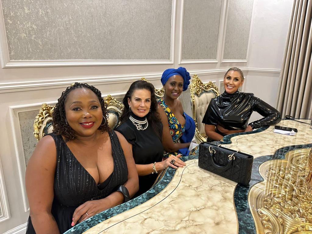 MissZimIntl's tweet photo. Scenes from the Miss Zimbabwe pageant with our Miss Zimbabwe International 2023, Charlotte Muziri🇿🇼👑 

Congratulations to Brooke Bruk-Jackson who will go on to represent Zimbabwe at Miss Universe 🙌🏾

#MissZimbabwe #MissUniverse #MissUniverseZimbabwe https://t.co/xiuSOypcP9