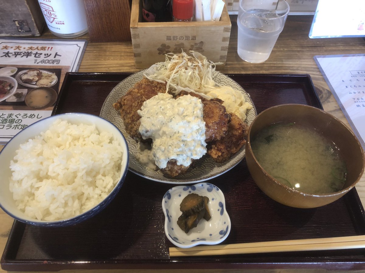 Kd3jfsYNtyQSwGD's tweet photo. #ツーリング　#チキン南蛮
#定食　＃メロンパン
和歌山駅の近くにある太平洋酒場に行ってきましたチキン南蛮食べましたチキンも大きくてご飯もおかわりできて満足ですデザートに近くにあるメロンパン屋があったのでメロンパン食べました美味しかったです https://t.co/XCawTOuoZD