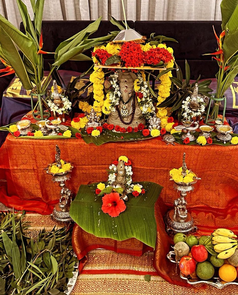 filmfare's tweet photo. #AlluArjun shares pics from Ganesh Chaturthi celebrations at home! 🫶🏼 https://t.co/DPaghSe64N