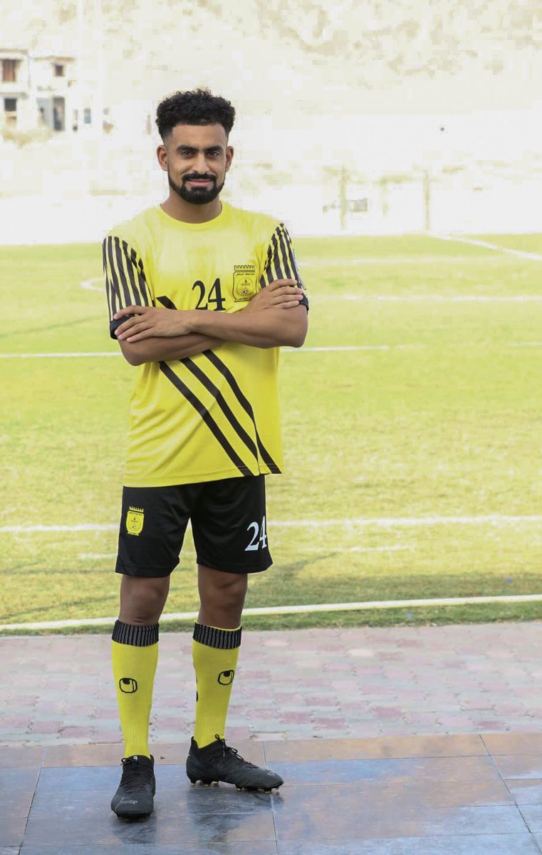 rawahimir's tweet photo. يسعدني أن أعلن أنني وقعت رسميًا مع نادي فنجاء. هذا النادي يحمل تاريخًا عريقًا في عمان، وكان محطًا لوالدي الذي لعب في صفوفه لفترة من الزمن.

دائمًا ما أؤمن بأن الأمور العظيمة تأخذ وقتًا، لذا اثق بنفسي، وسأستمر في العمل الجاد والصبر لتحقيق المزيد من الإنجازات في مسيرتي الكروية.🖤💛 https://t.co/IlMgmpYDJV