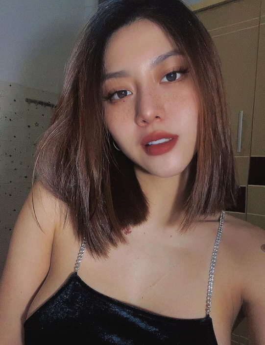 好想被颜射 有没有想玩射屏的？点个赞我发你私照