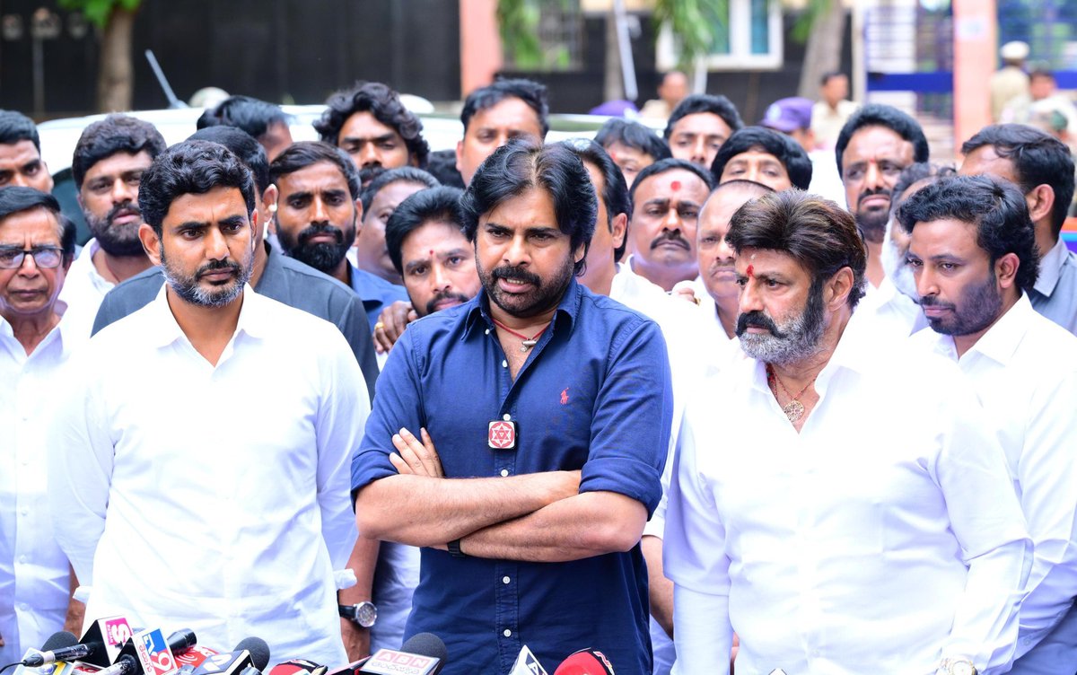 Pk:లోపల చాలా వరకు ఆడ దోమలు ఎక్కువగా ఉన్నాయి
రిపోర్టర్:ఆడ దోమలు అని ఎలా కనిపెట్టారు సార్
Pk:అంటే వాటికి వెనకాల...
రిపోర్టర్ :తు.. గలీజ్ నాయాల
<a href="/PawanKalyan/">Pawan Kalyan</a> <a href="/Gjkiran20/">𝓖𝓳𝓴𝓲𝓻𝓪𝓷</a> <a href="/premkumar232/">పవన్కళ్యాణ్ pspuk✊✊</a> <a href="/MPRAVEENREDDY13/">Praveen Reddy</a> @BhuvaneswarL4 @g_annaji <a href="/JaganSquad/">Jagan Squad</a>