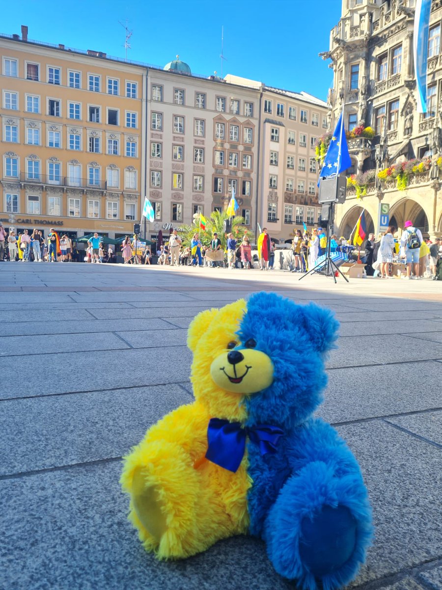 Tamrico2022's tweet photo. @taira_paievska Thank you for reminding usπ
Stay strong!
π· "Faces of war" Demo, Munich, 16th Sep
More: https://t.co/BZdoKsMpbm
#BringBackKidsUA
#SafeAzovstallDefenders https://t.co/nW6aVRnHAZ