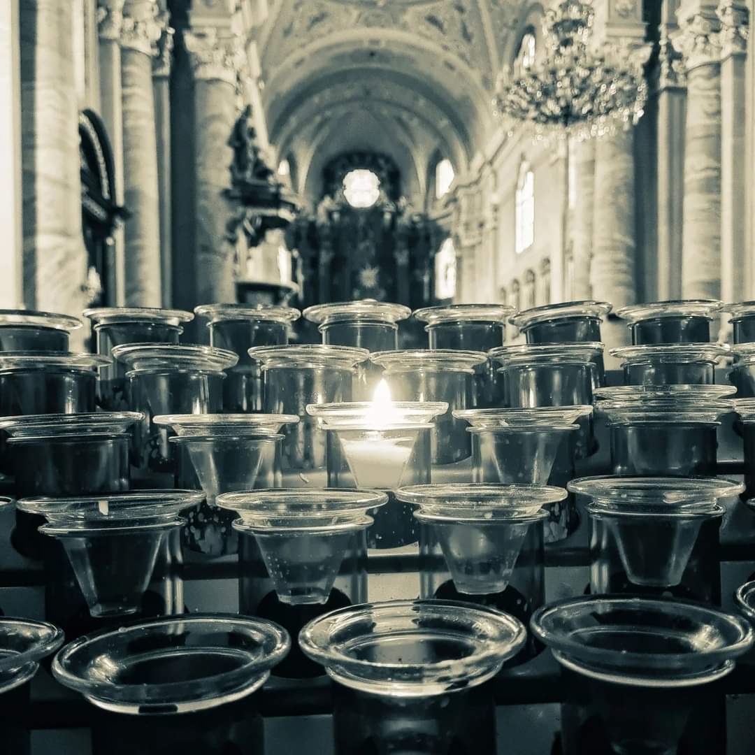 #Štípa #Zlín #Czechia #Zlínskýkraj #church #architecture #ceiling #cathedral #arch #history #candlelight #candle #catholic #mood symmetry #monochrome #monochromephotography #candleholder #glass #religiousinstitute #holyplaces #column #design