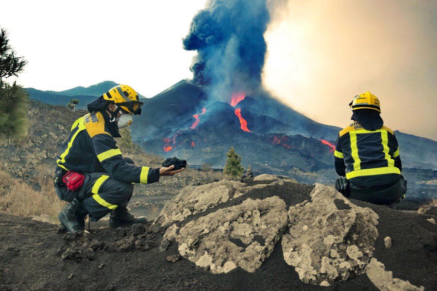 🌋 HILO | Hoy se cumplen 2 años de la entrada en erupción del volcán de Cumbre Vieja en nuestra querida isla de La Palma. ⬇️

#VolcánCumbreVieja
#GPVOXCanarias