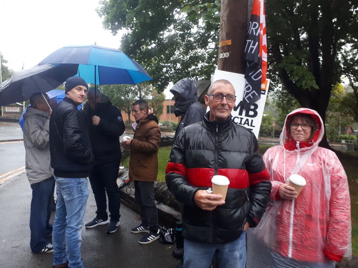 TUCYorksHumber's tweet photo. Good turnout at GMB picket and demo this morning at Denso in Baildon. #Unionpower @GMBNorthern https://t.co/Uxe7ysZzdN