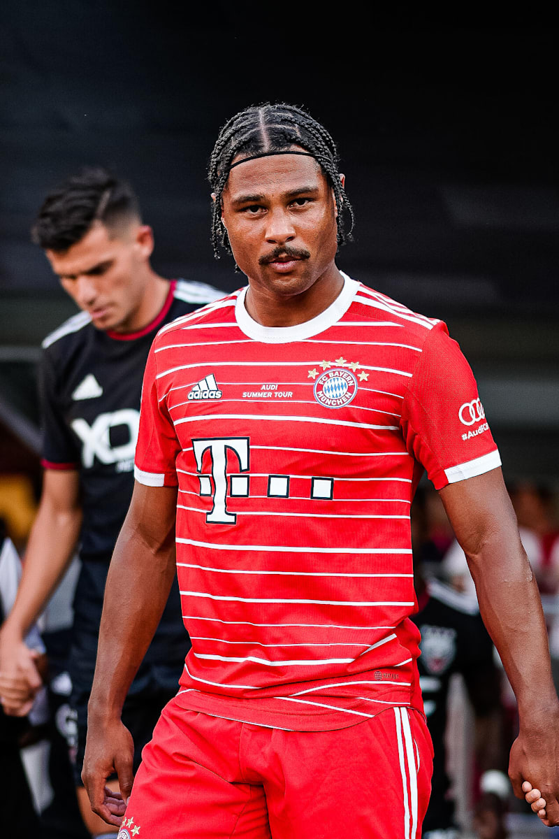 🚨 Manchester United are preparing a bid for Bayern Munich's Serge Gnabry with the club ready to offer around £52m for the 28-year-old. 

(Source: Fichajes)