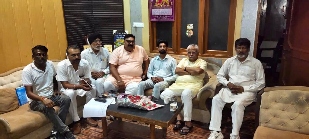 BootaM97501's tweet photo. 18/09/23को एक लोक सभा क्षेत्र फरीदकोट के विधान सभाओं के विसतारको की मीटिंग लोक सभा विस्तारक श्री ललित महाजन जी की देखरेख मे मसंगठन महामंत्री पजांब श्रीनिवासनू जी की अध्यक्षता मे संगठन,मडल,मोर्चे,बूथ, शकितकेन्द्र तथा पन्ना प्रमुख कमेटियों के विस्तार करने के लिए विशेष निर्देश दिए। https://t.co/mVQ7FIYN3D