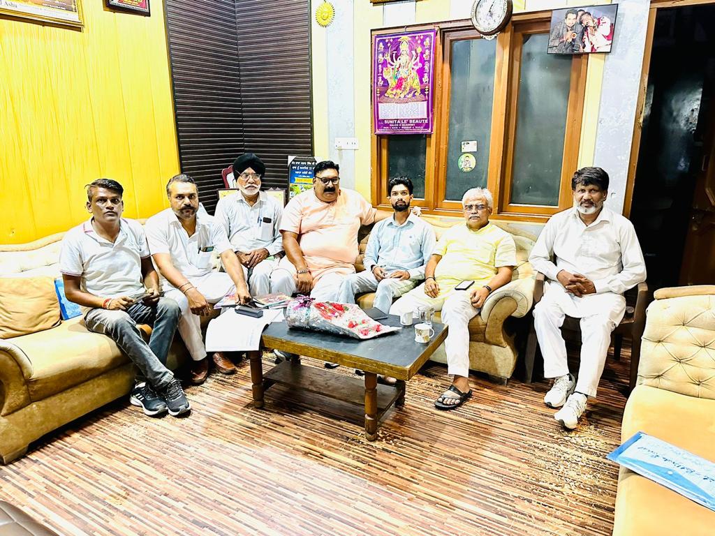 BootaM97501's tweet photo. 18/09/23को एक लोक सभा क्षेत्र फरीदकोट के विधान सभाओं के विसतारको की मीटिंग लोक सभा विस्तारक श्री ललित महाजन जी की देखरेख मे मसंगठन महामंत्री पजांब श्रीनिवासनू जी की अध्यक्षता मे संगठन,मडल,मोर्चे,बूथ, शकितकेन्द्र तथा पन्ना प्रमुख कमेटियों के विस्तार करने के लिए विशेष निर्देश दिए। https://t.co/mVQ7FIYN3D