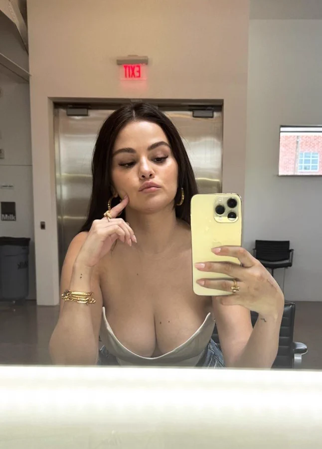 F6Xm9iKXcAAwLJy?format=webp&name=900x900