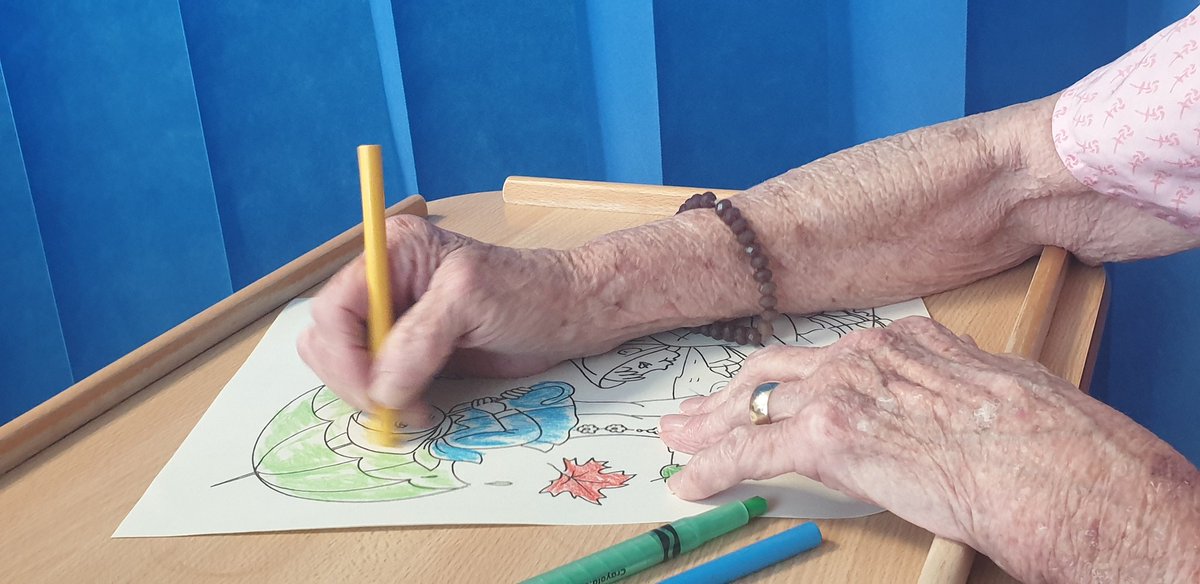 Our new activity board shows to our patients what we are doing each day 😀 on Monday we had some hands and nails therapy and afternoon we talk about Autumn and colouring pictures ☔ <a href="/MichelleLewins3/">Michelle Lewins RN BSc (Hons)</a> <a href="/DementiaFriends/">Dementia Friends</a> <a href="/dementiaservic3/">dementia services QE/Admiral Nurses</a>