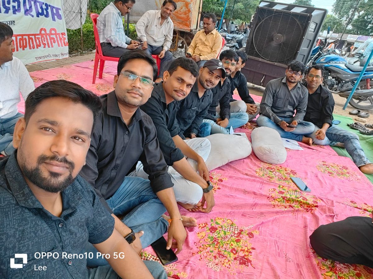 कलमबंद हड़ताल के अगले चरण में आज से पटवारी संघ दमोह भूख हड़ताल पर है।
#mppatwarisangh
#2800की_घोषणा_पूरी_करो 
#2800gradepay