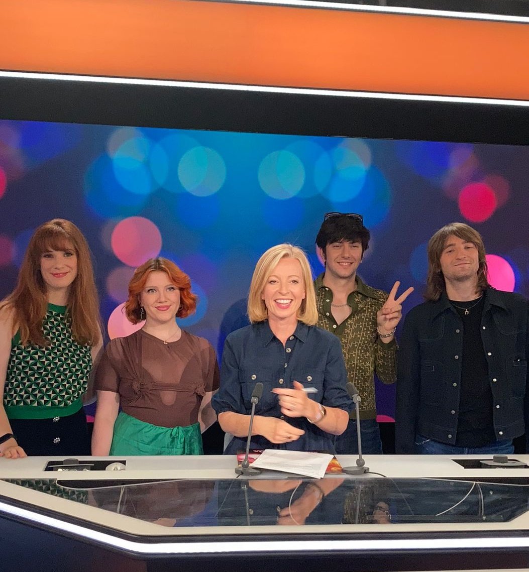 Encore! becomes @Artsf24 with rising music stars @HowlinJaws and @cmatbaby on the new set. Watch full show here:  f24.my/9nPJ.T via @France24_en @France24 @StageoftheArt @gloriadave @evelinginparis
