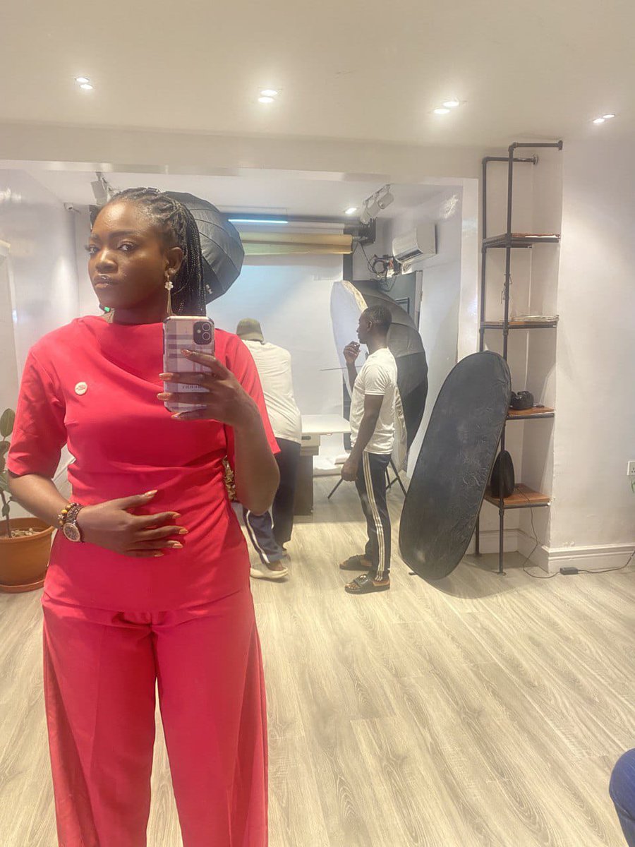 Hanushowsdlight's tweet photo. Celebrating every milestone.
The Season of Much More.
Nominee for the Under 25 Future Forward Female Leader, Visionary Leader Category 2023.
Incoming Under 25 Future Forward Female Awardee 2024.
I'd come back to this tweet.
#futureforwardfemale
#coronationyear https://t.co/4iW1omlQYl