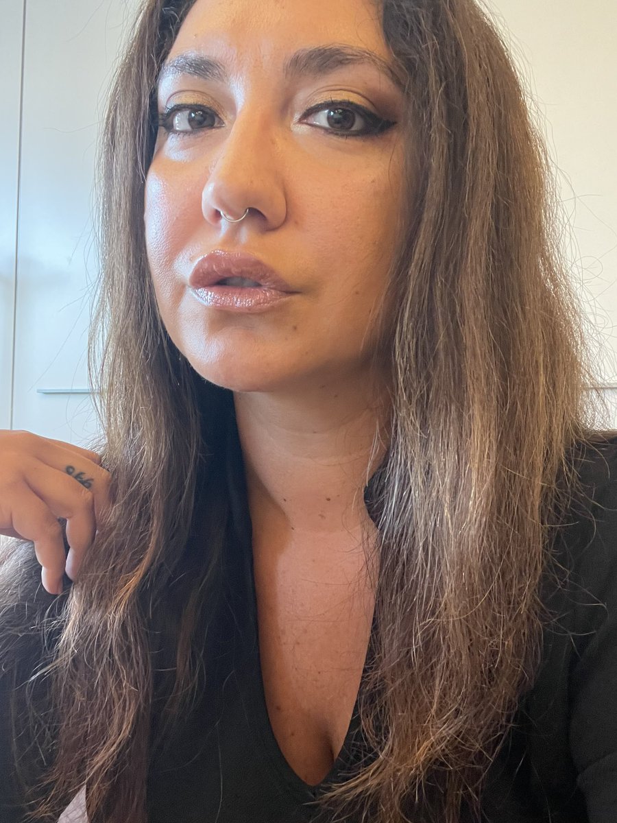 Tornat ufficialmente operativa in ufficio…🫡🫡🫡 buon lavoro a tutti e buona giornata ☠️🚀