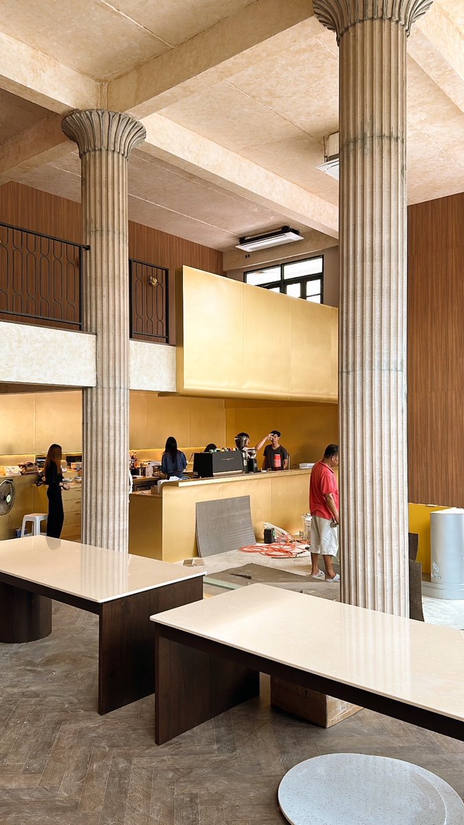 ทุกคน คาเฟ่ใหม่ของเรากับเพื่อนๆที่เชียงใหม่ใกล้จะถึงฝั่งฝันแล้ว น้องเดินทางมาถึง 90% แล้วฮะ ที่ร้านจะมีอาหารไทยและไทยทวิตแบบจริงจัง กาแฟ ขนม ไวน์ เบียร์ไทย เบียร์คราฟท์ขาย จะเปิดเร็วๆนี้ เดี๋ยวเรามาแจ้งอีกทีนะ ฝากร้านด้วยนะครับ วิญญาณจะหลุดออกจากร่างแน้ววว