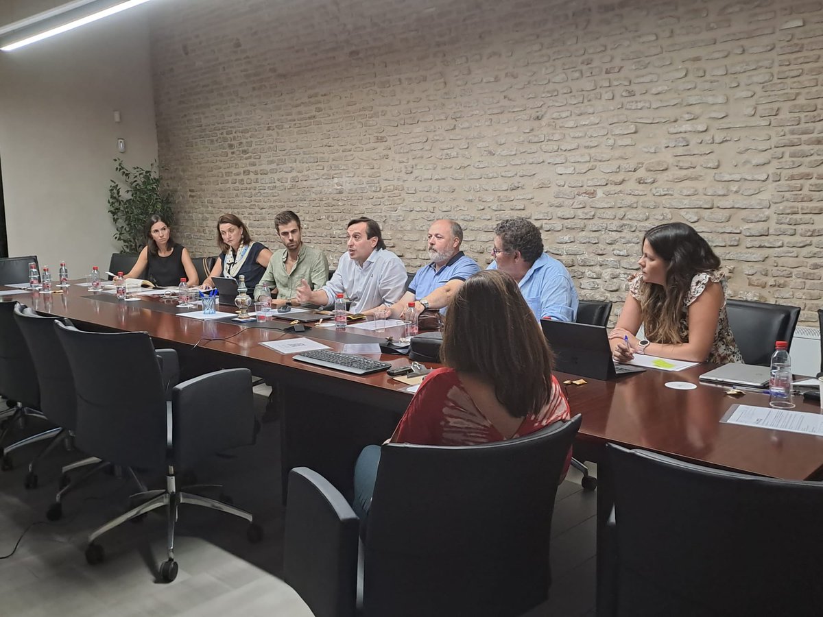 Nuestro vocal de Alimentación y Fitoterapia, <a href="/demiguelnutri/">Antonio de Miguel</a> ha asistido a la reunión de la vocalia autonómica de alimentación con el objetivo de realizar un seguimiento del proyecto Pysma-sarco. <a href="/CACOF_/">CACOF</a> 

#FarmaceuticosDeSevilla