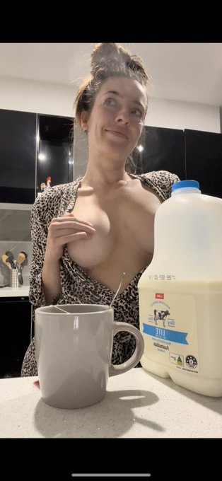 Do you take milk with your tea? https://t.co/Z5pxKDIEKr<a href="/tag/weathergirl"class="tags"><span>#weathergirl</span></a><a href="/tag/showgirl"class="tags"><span>#showgirl</span></a><a href="/tag/weatherforecast"class="tags"><span>#weatherforecast</span></a><a href="/tag/naughtynews"class="tags"><span>#naughtynews</span></a>