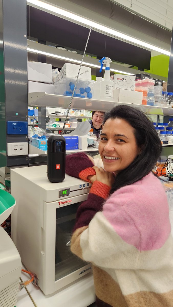 BrownRyan97's tweet photo. Can anyone hear that? We finally got a lab radio in #HoganLab 🔊🎶🐠 https://t.co/CrjoVSsu9E