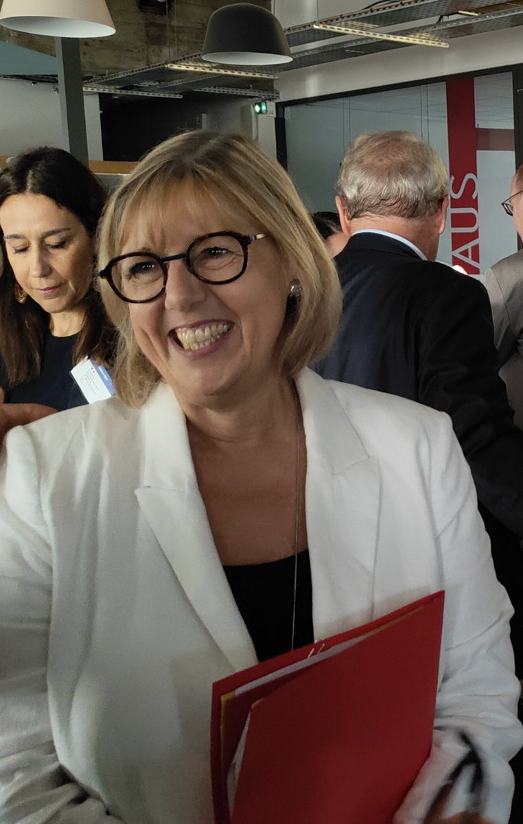 "Les jeunes ont besoin de sens dans un monde qui change, de pluridisciplinarité et de professionnalisation"

Merci Madame la Ministre de cette rencontre

@ileri_edu <a href="/ClubAudace/">Club de l'Audace</a> <a href="/Sy_Retailleau/">SylvieRetailleau</a> <a href="/sup_recherche/">Ministère Enseignement supérieur et Recherche</a>